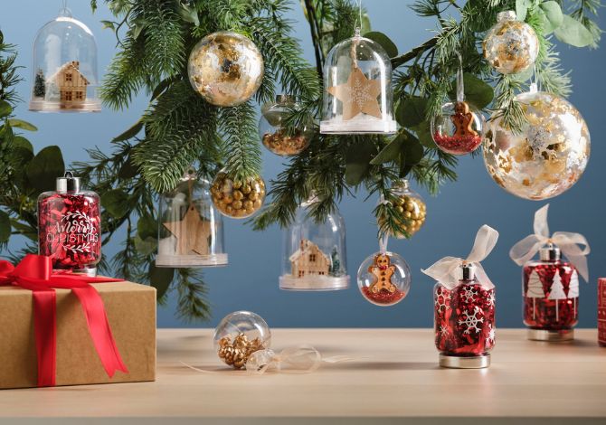 Decorate your Christmas tree with fillable baubles