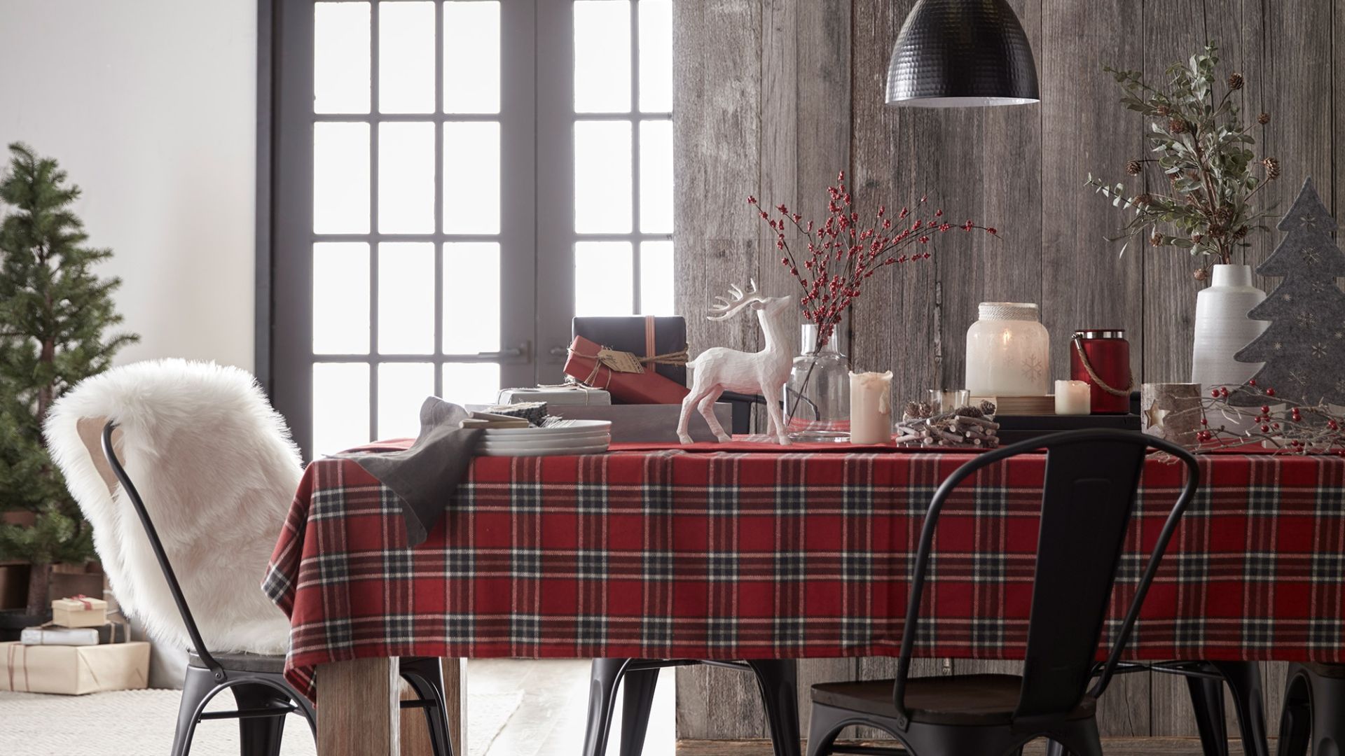 5 Steps To Creating A Scandi Style Christmas Table Setting