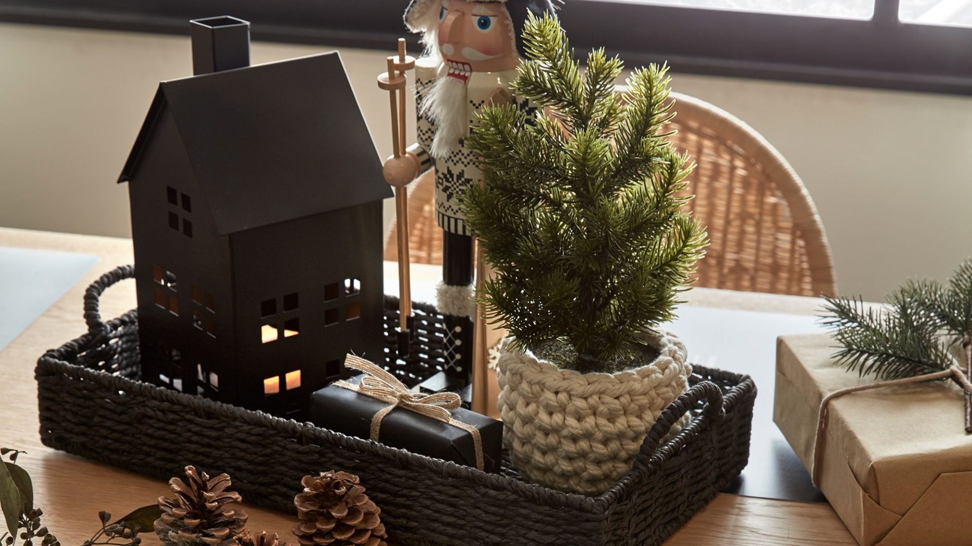 Create Your Dream Christmas Table Setting With Spotlight