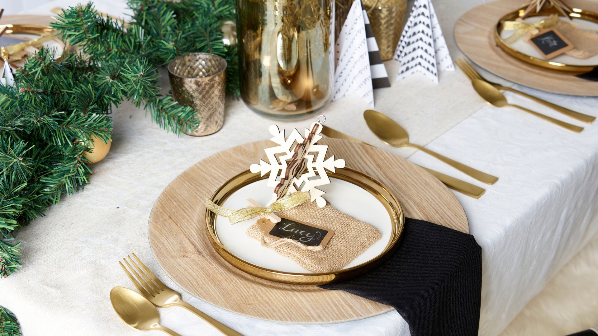 Christmas dining table decor & set-up