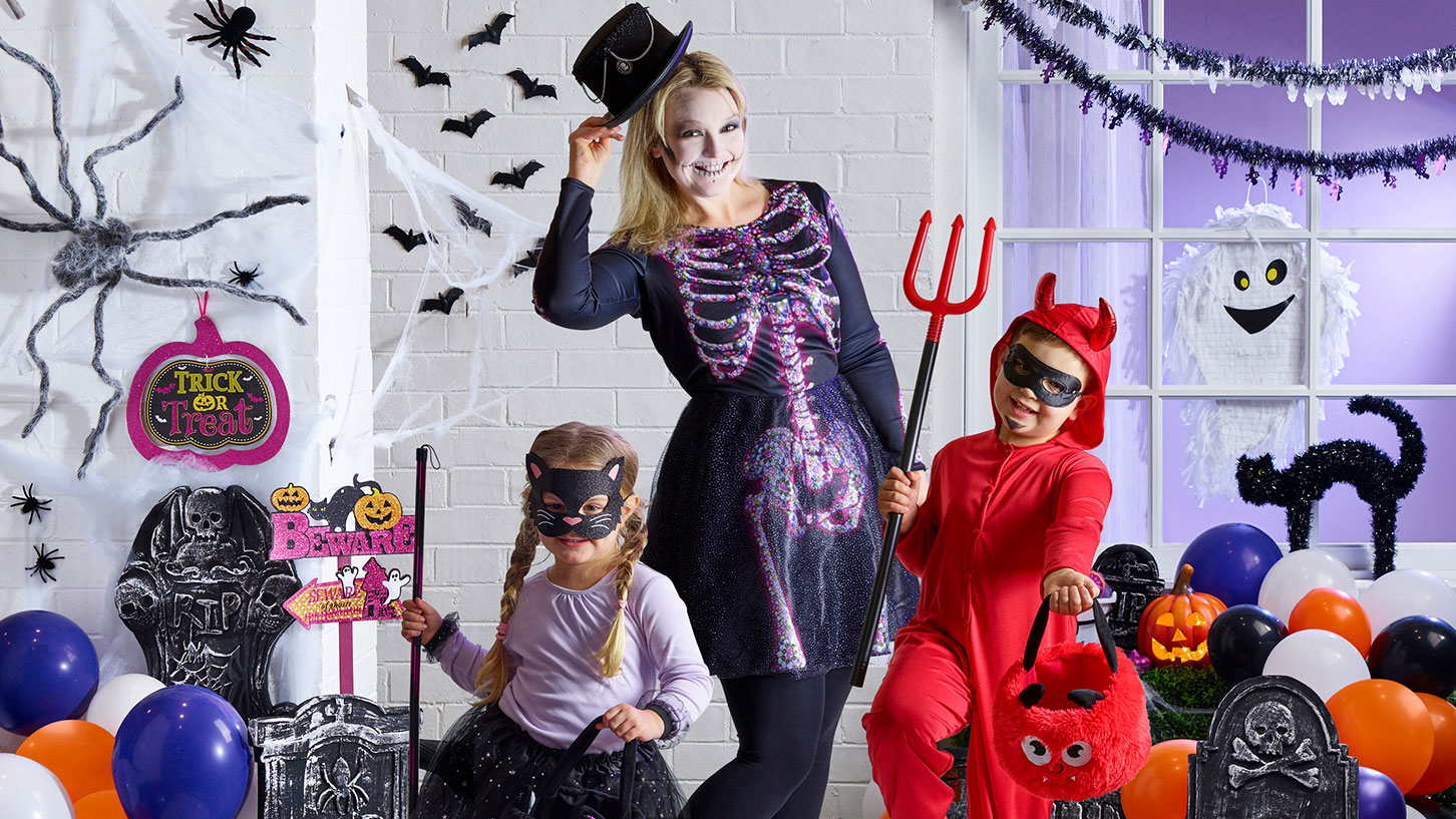 Share The Scares: Easy Halloween Costume Ideas For Couples and Families