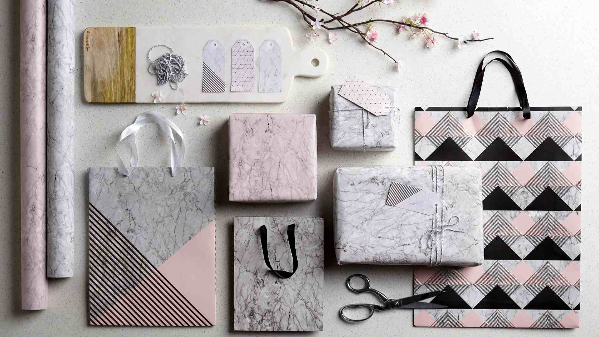 How To Choose Gift Wrapping Paper