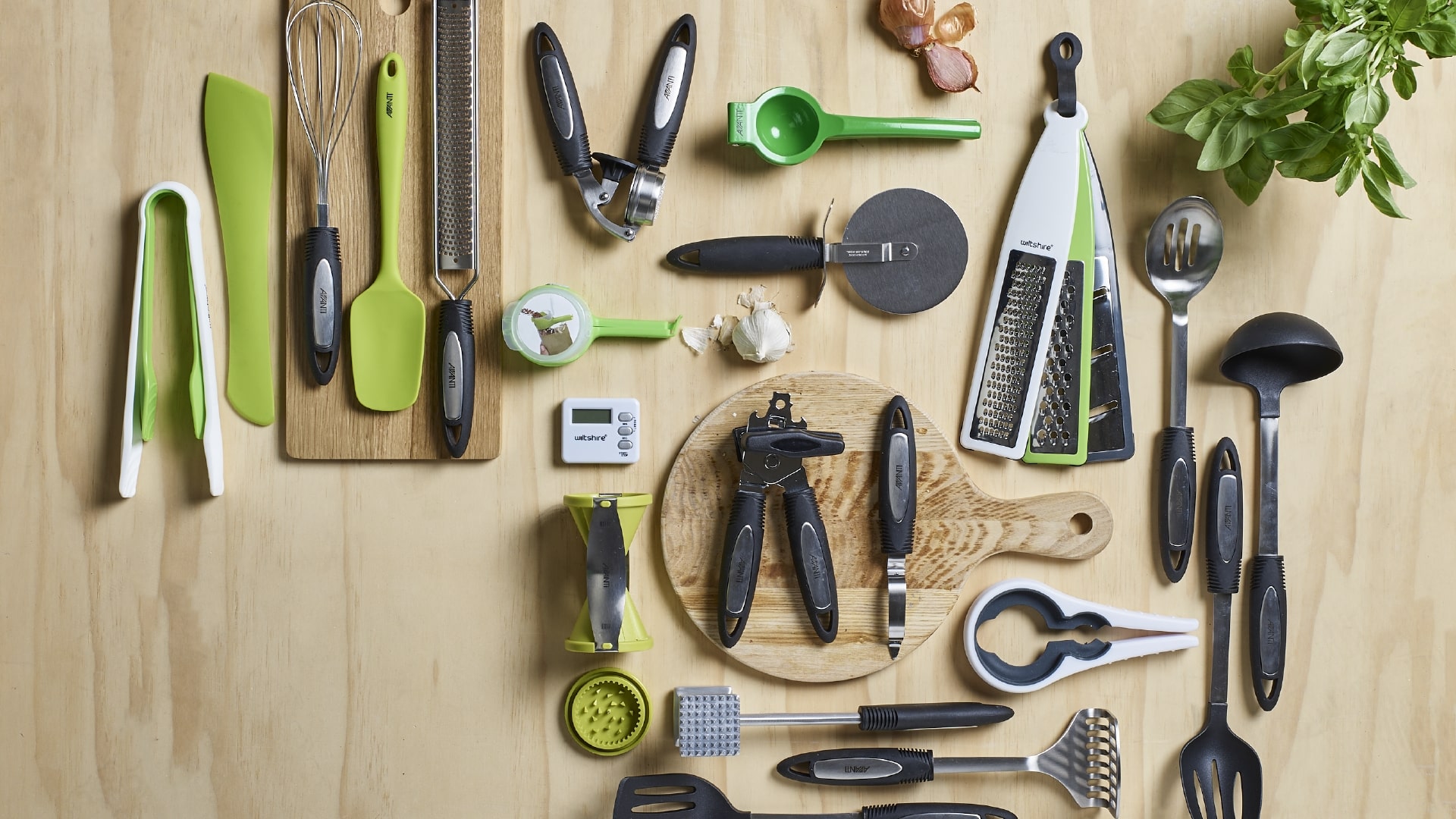 Kitchen Tools Utensils Buying Guide 2 ?context=bWFzdGVyfHJvb3R8MzU4MDQ0fGltYWdlL2pwZWd8cm9vdC9oZTQvaDQzLzEwODE3NTQ3MzcwNTI2L2tpdGNoZW4tdG9vbHMtdXRlbnNpbHMtYnV5aW5nLWd1aWRlLTIuanBnfGIyNGVhNjFiY2RkOTcwZGE5N2QwMmNmNTcwNWE3MGIzYjAwOWUyNjBhNzYxZjNjMWFjODNkNTM5M2I2YWZkM2M